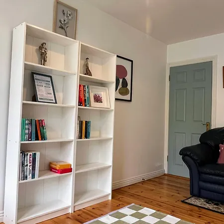 Cozy Flat In Leafy Greenfields * Galway